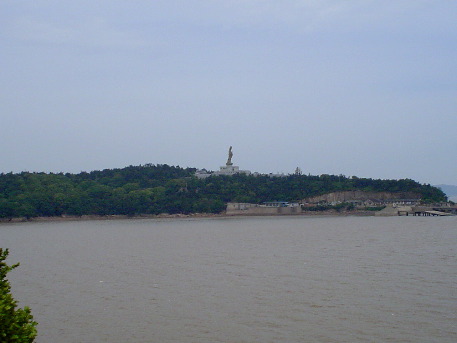 Giant copper Guānyīn